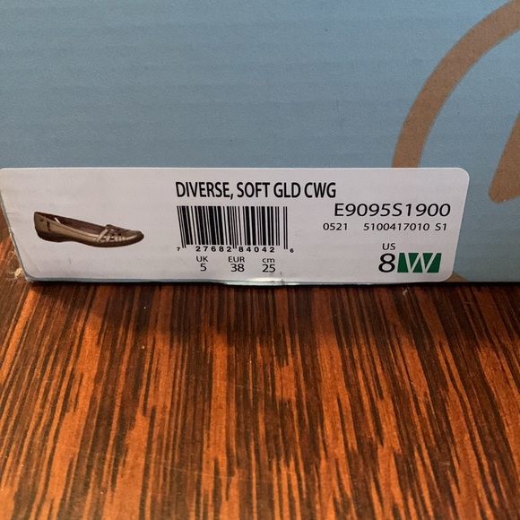 LifeStride Diverse gold flats new in box - Picture 2 of 5